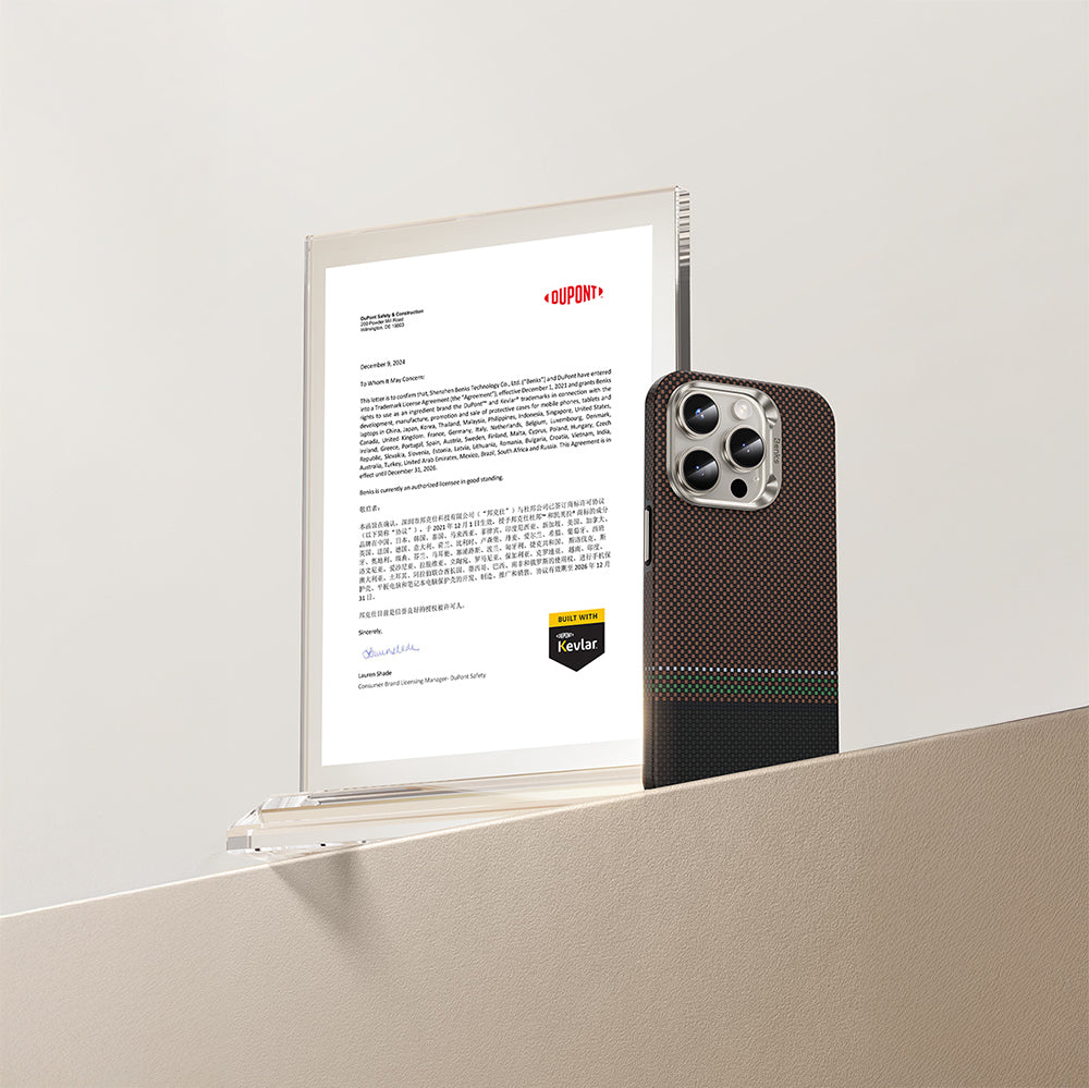 iPhone 15 Pro Max Kılıf M-safe Şarj Özellikli Karbon Fiber Tasarımlı Benks Prestige ArmorPro Kevlar Kapak