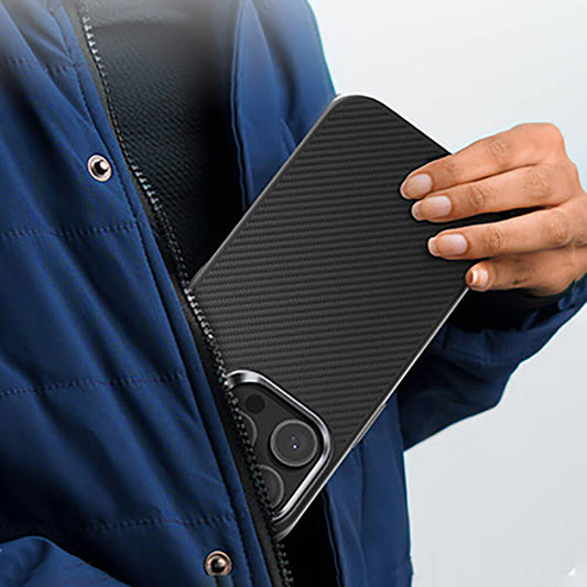 iPhone 16 Kılıf Karbon Fiber M-safe Şarj Özellikli Benks Hybrid ArmorPro 600D Kevlar Kapak
