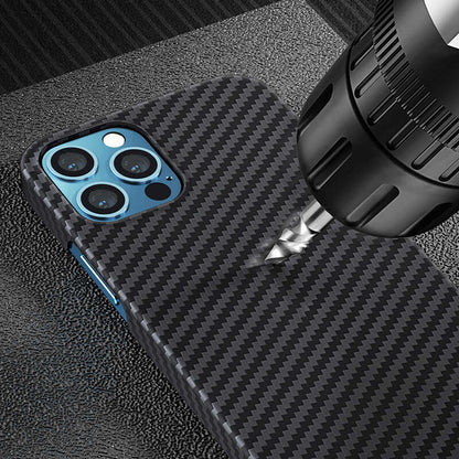 iPhone 12 Kılıf Benks MFİ M-safe Magnetic Aramid Kapak