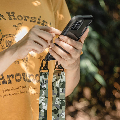iPhone 13 Pro Kılıf Boyun Askılı Kompozit Tasarımlı Şok Önleyicili Lisanslı Switcheasy Odyssey Kapak