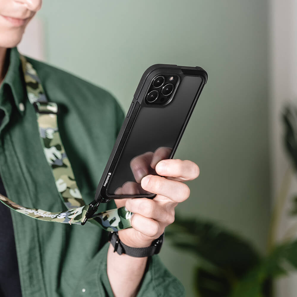 iPhone 13 Pro Kılıf Boyun Askılı Kompozit Tasarımlı Şok Önleyicili Lisanslı Switcheasy Odyssey Kapak