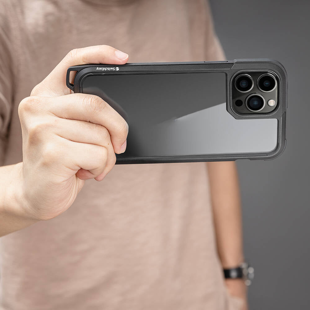 iPhone 13 Pro Kılıf Boyun Askılı Kompozit Tasarımlı Şok Önleyicili Lisanslı Switcheasy Odyssey Kapak