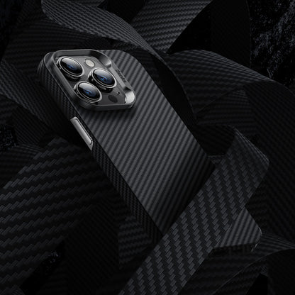 iPhone 14 Kılıf M-safe Özellikli Karbon Fiber Benks 600D Essential Kevlar Kapak