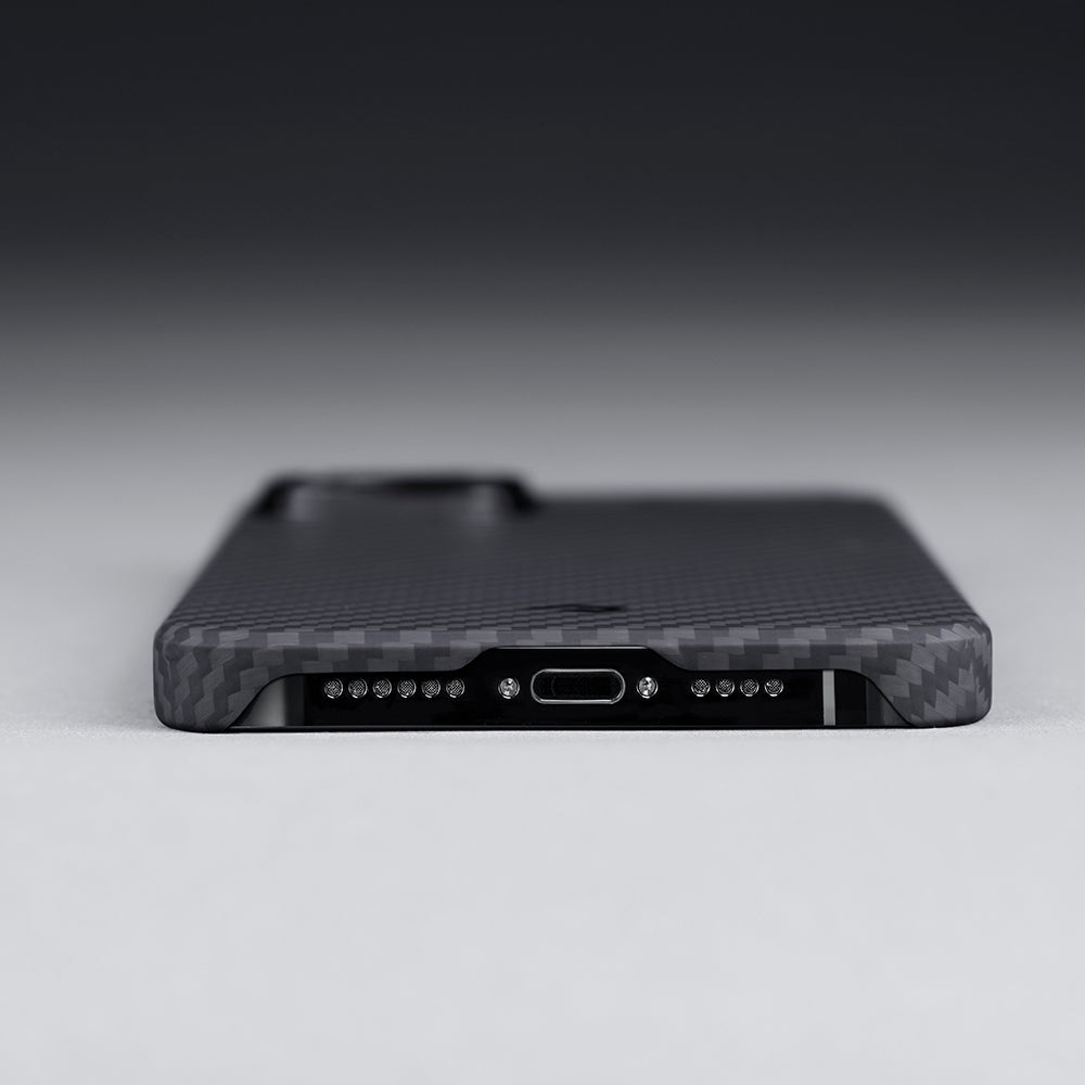iPhone 14 Kılıf M-safe Şarj Özellikli 1500D Aramid Fiber Pitaka Ultra-Slim Classic Serisi Black-Grey Twill Kapak