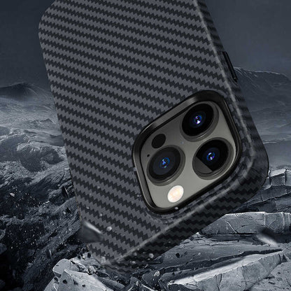 iPhone 14 Plus Kılıf Wiwu Karbon Fiber Görünümlü M-safe Wireless Şarj Özellikli Kabon Kapak