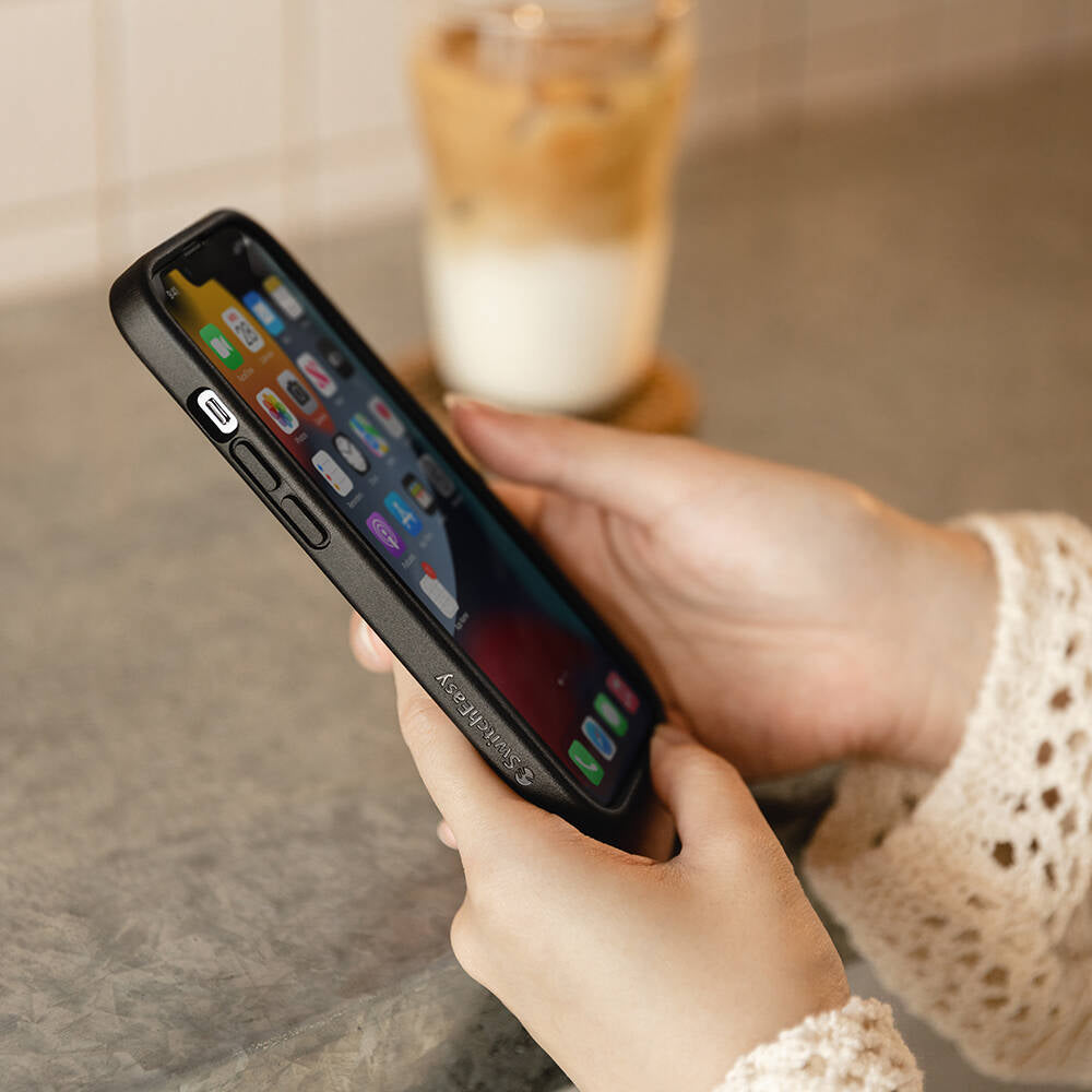 iPhone 14 Pro Kılıf Ultra İnce Şok Önleyicili Lisanslı Switcheasy Aero Plus Kapak
