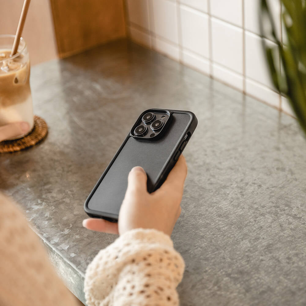 iPhone 14 Pro Kılıf Ultra İnce Şok Önleyicili Lisanslı Switcheasy Aero Plus Kapak