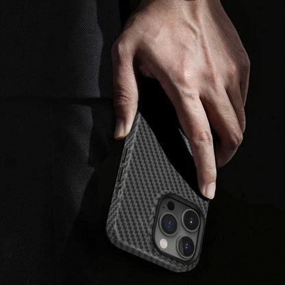 iPhone 14 Pro Kılıf Wiwu Karbon Fiber Görünümlü M-safe Wireless Şarj Özellikli Kabon Kapak