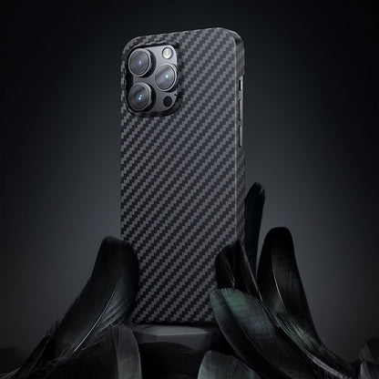 iPhone 14 Pro Max Kılıf M-safe Özellikli Karbon Fiber Benks Essential Kevlar Kapak