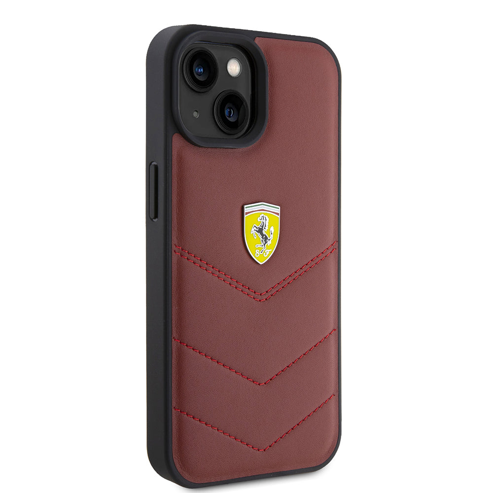 iPhone 15 Kılıf Ferrari Orjinal Lisanslı Deri Dikişli Arka Yüzey Metal Logo Tasarımlı Kapak
