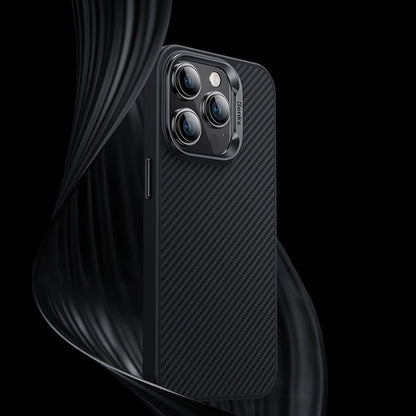 iPhone 15 Kılıf Karbon Fiber M-safe Şarj Özellikli Benks Hybrid ArmorPro 600D Kevlar Kapak