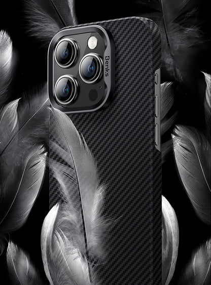iPhone 15 Plus Kılıf M-safe Özellikli Karbon Fiber Benks Essential ArmorAir 600D Kevlar Kapak