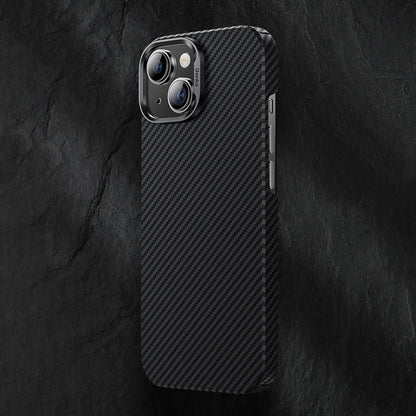 iPhone 15 Plus Kılıf M-safe Özellikli Karbon Fiber Benks Essential ArmorAir 600D Kevlar Kapak