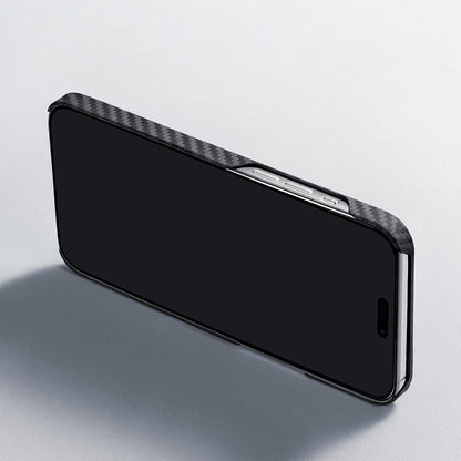 iPhone 15 Plus Kılıf M-safe Şarj Özellikli 1500D Aramid Fiber Pitaka Ultra-Slim Classic Serisi Black-Grey Twill Kapak