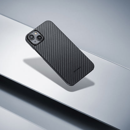 iPhone 15 Plus Kılıf M-safe Şarj Özellikli 1500D Aramid Fiber Pitaka Ultra-Slim Classic Serisi Black-Grey Twill Kapak