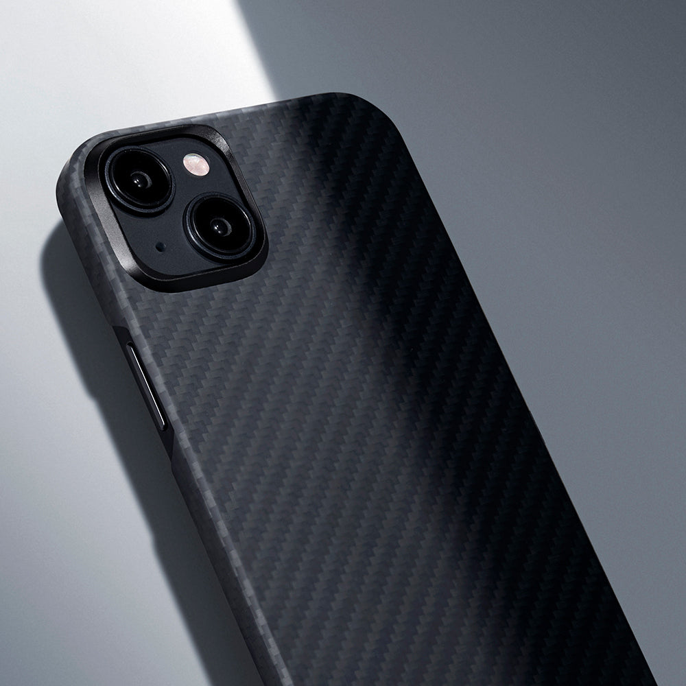 iPhone 15 Plus Kılıf M-safe Şarj Özellikli 1500D Aramid Fiber Pitaka Ultra-Slim Classic Serisi Black-Grey Twill Kapak