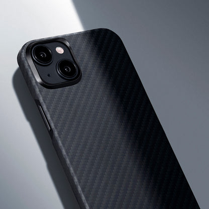 iPhone 15 Plus Kılıf M-safe Şarj Özellikli 1500D Aramid Fiber Pitaka Ultra-Slim Classic Serisi Black-Grey Twill Kapak