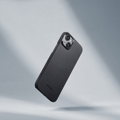iPhone 15 Plus Kılıf M-safe Şarj Özellikli 600D Aramid Fiber Pitaka Ultra-Slim Classic Serisi Black-Grey Twill Kapak