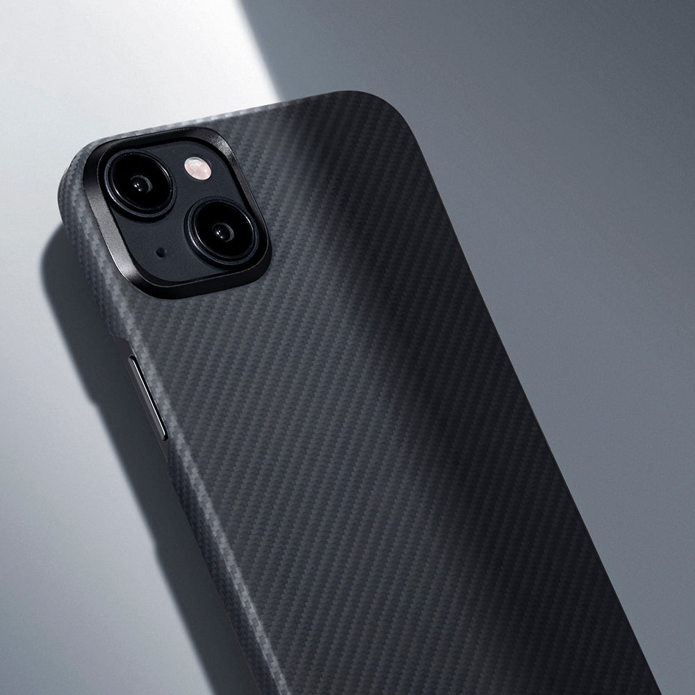 iPhone 15 Plus Kılıf M-safe Şarj Özellikli 600D Aramid Fiber Pitaka Ultra-Slim Classic Serisi Black-Grey Twill Kapak