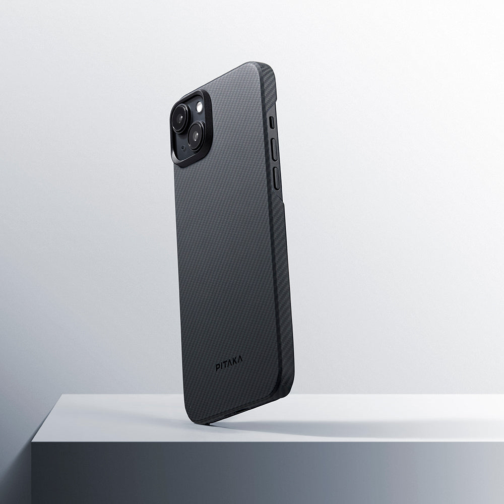 iPhone 15 Plus Kılıf M-safe Şarj Özellikli 600D Aramid Fiber Pitaka Ultra-Slim Classic Serisi Black-Grey Twill Kapak