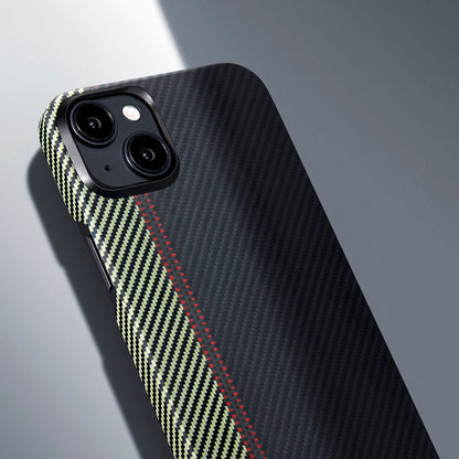 iPhone 15 Plus Kılıf M-safe Şarj Özellikli 600D Aramid Fiber Pitaka Tactile Woven Orchestra Serisi Overture Kapak