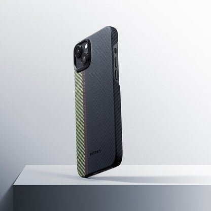 iPhone 15 Plus Kılıf M-safe Şarj Özellikli 600D Aramid Fiber Pitaka Tactile Woven Orchestra Serisi Overture Kapak
