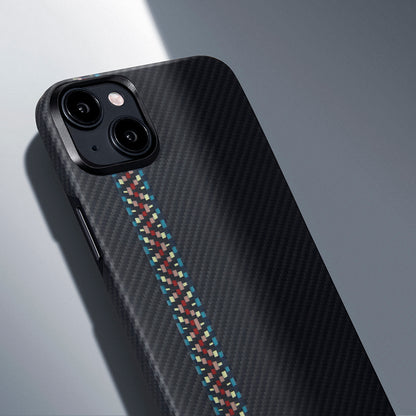 iPhone 15 Plus Kılıf M-safe Şarj Özellikli 600D Aramid Fiber Pitaka Tactile Woven Orchestra Serisi Rhapsody Kapak