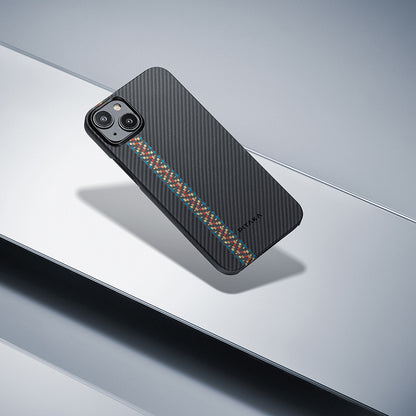 iPhone 15 Plus Kılıf M-safe Şarj Özellikli 600D Aramid Fiber Pitaka Tactile Woven Orchestra Serisi Rhapsody Kapak