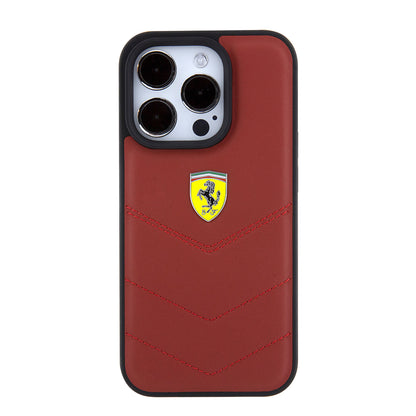 iPhone 15 Pro Kılıf Ferrari Orjinal Lisanslı Deri Dikişli Arka Yüzey Metal Logo Tasarımlı Kapak