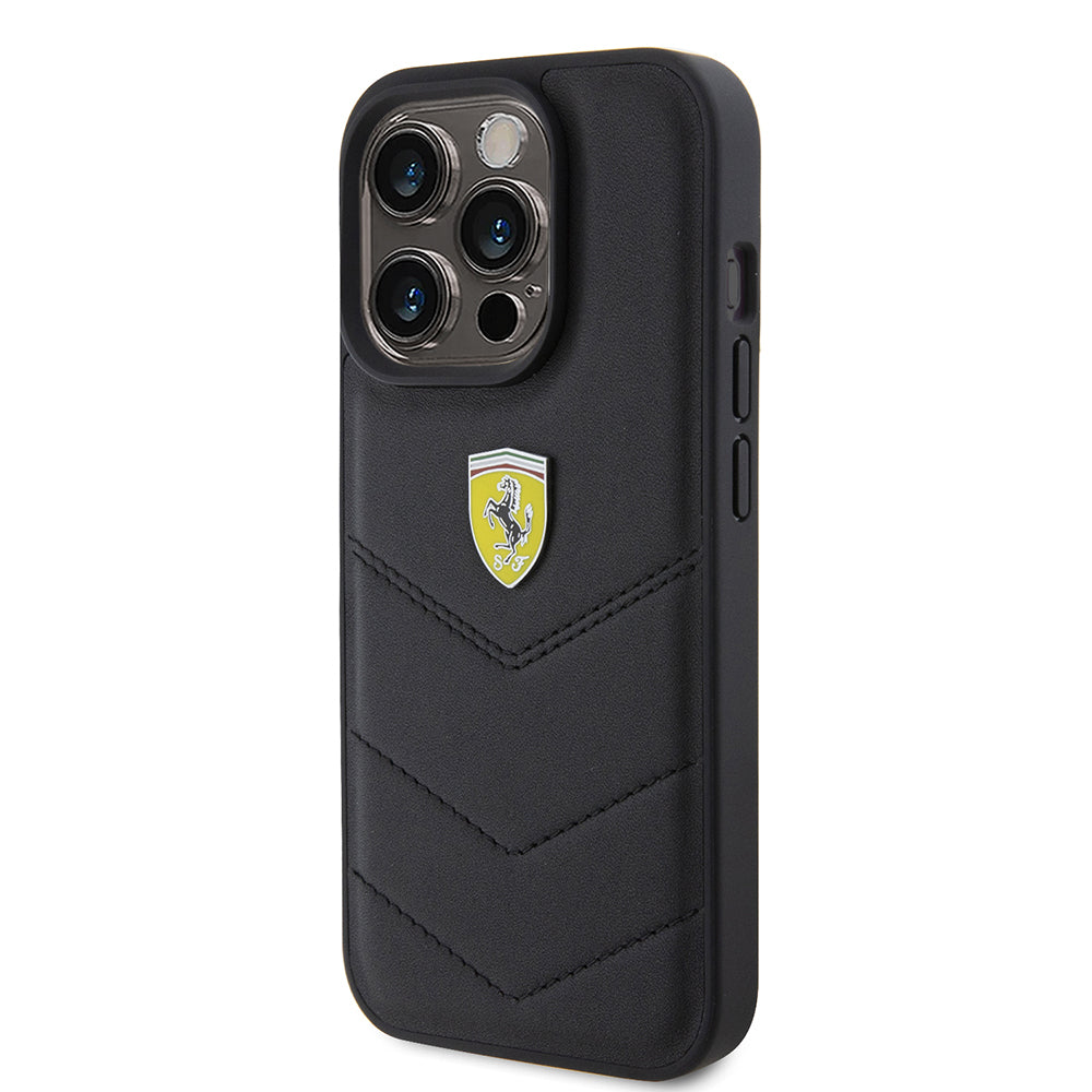 iPhone 15 Pro Kılıf Ferrari Orjinal Lisanslı Deri Dikişli Arka Yüzey Metal Logo Tasarımlı Kapak