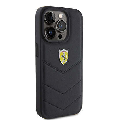 iPhone 15 Pro Kılıf Ferrari Orjinal Lisanslı Deri Dikişli Arka Yüzey Metal Logo Tasarımlı Kapak