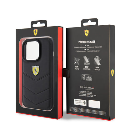 iPhone 15 Pro Kılıf Ferrari Orjinal Lisanslı Deri Dikişli Arka Yüzey Metal Logo Tasarımlı Kapak