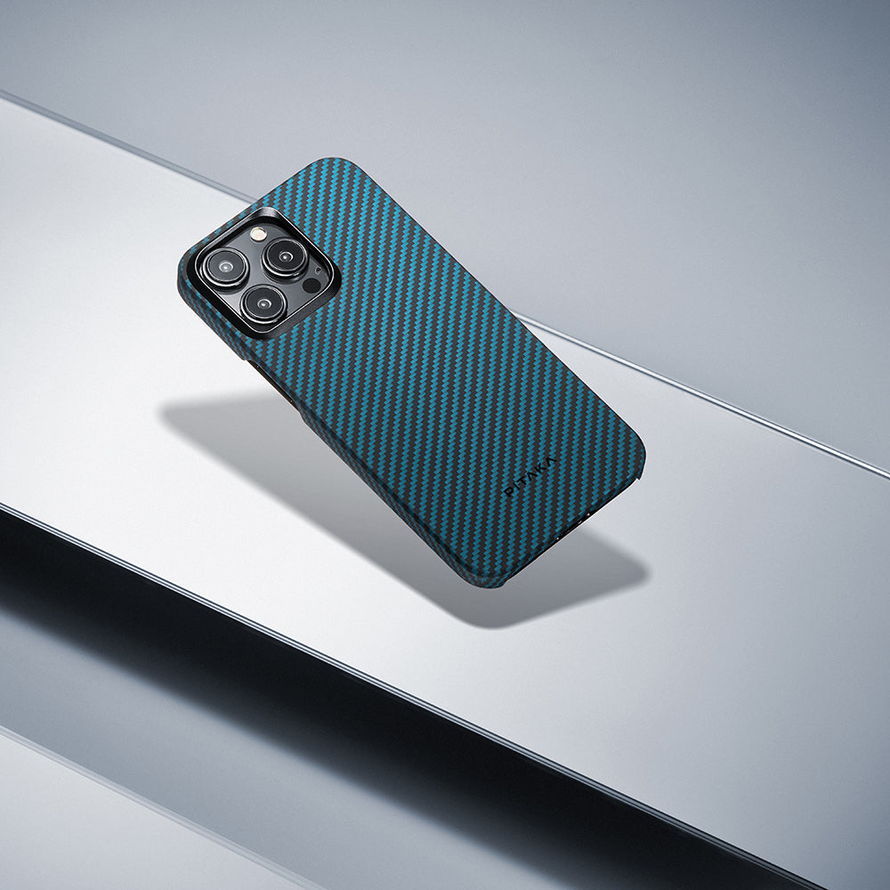 iPhone 15 Pro Kılıf M-safe Şarj Özellikli 1500D Aramid Fiber Pitaka Ultra-Slim Classic Serisi Black-Blue Twill Kapak