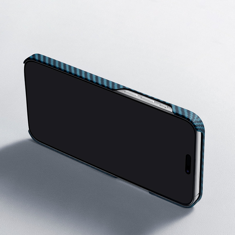 iPhone 15 Pro Kılıf M-safe Şarj Özellikli 1500D Aramid Fiber Pitaka Ultra-Slim Classic Serisi Black-Blue Twill Kapak