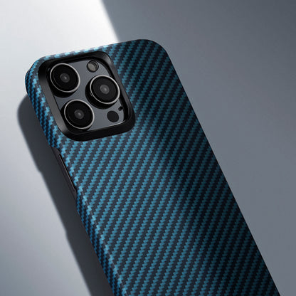 iPhone 15 Pro Kılıf M-safe Şarj Özellikli 1500D Aramid Fiber Pitaka Ultra-Slim Classic Serisi Black-Blue Twill Kapak