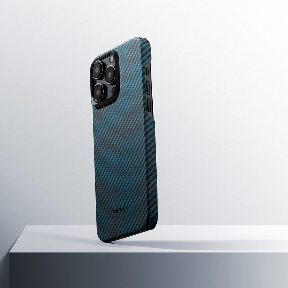 iPhone 15 Pro Kılıf M-safe Şarj Özellikli 1500D Aramid Fiber Pitaka Ultra-Slim Classic Serisi Black-Blue Twill Kapak