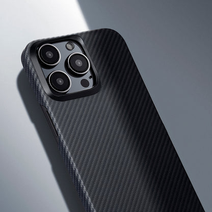 iPhone 15 Pro Kılıf M-safe Şarj Özellikli 600D Aramid Fiber Pitaka Ultra-Slim Classic Serisi Black-Grey Twill Kapak
