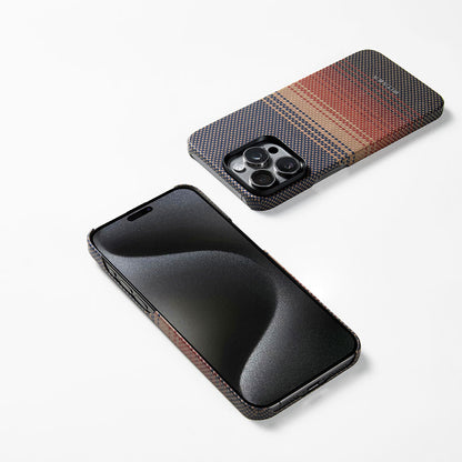 iPhone 15 Pro Kılıf M-safe Şarj Özellikli Aramid Fiber Pitaka Tactile Woven Sunset-Moonrise Serisi Sunset Kapak