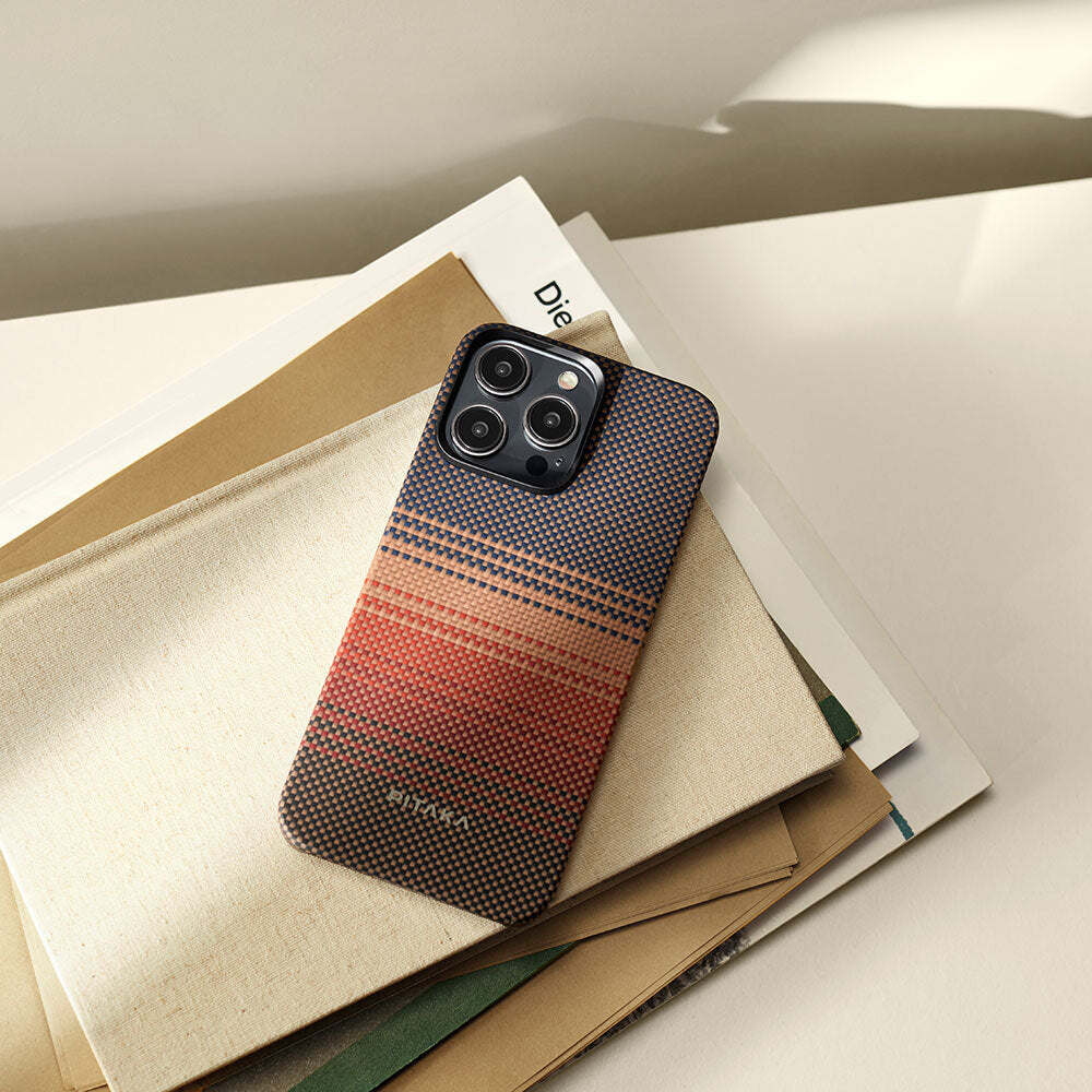 iPhone 15 Pro Kılıf M-safe Şarj Özellikli Aramid Fiber Pitaka Tactile Woven Sunset-Moonrise Serisi Sunset Kapak