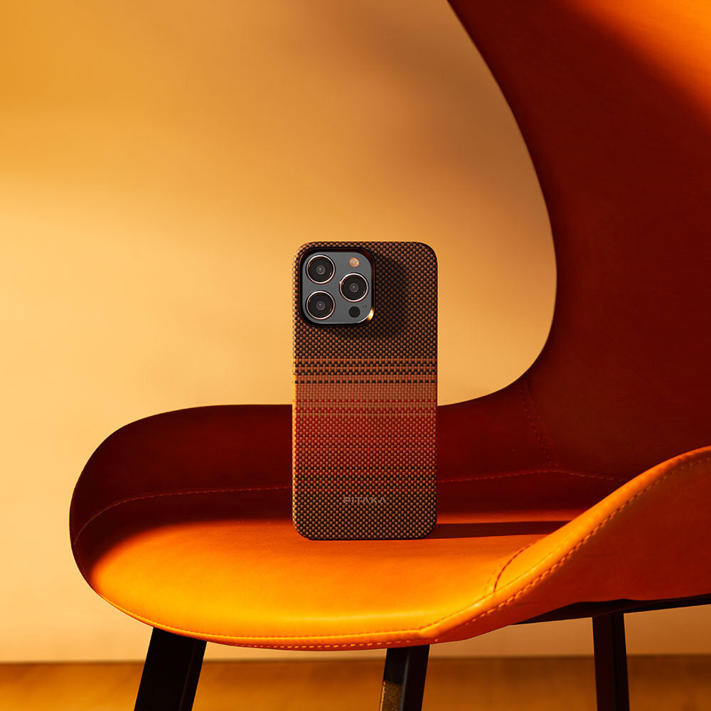iPhone 15 Pro Kılıf M-safe Şarj Özellikli Aramid Fiber Pitaka Tactile Woven Sunset-Moonrise Serisi Sunset Kapak