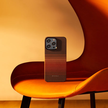 iPhone 15 Pro Kılıf M-safe Şarj Özellikli Aramid Fiber Pitaka Tactile Woven Sunset-Moonrise Serisi Sunset Kapak