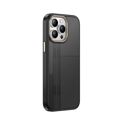 Apple iPhone 15 Pro Kılıf M-safe Şarj Özellikli Karbon Fiber Görünümlü Zore Antina Kapak