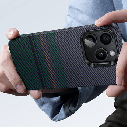 iPhone 15 Pro Kılıf M-safe Şarj Özellikli Karbon Fiber Tasarımlı Benks Aurora ArmorPro Kevlar Kapak