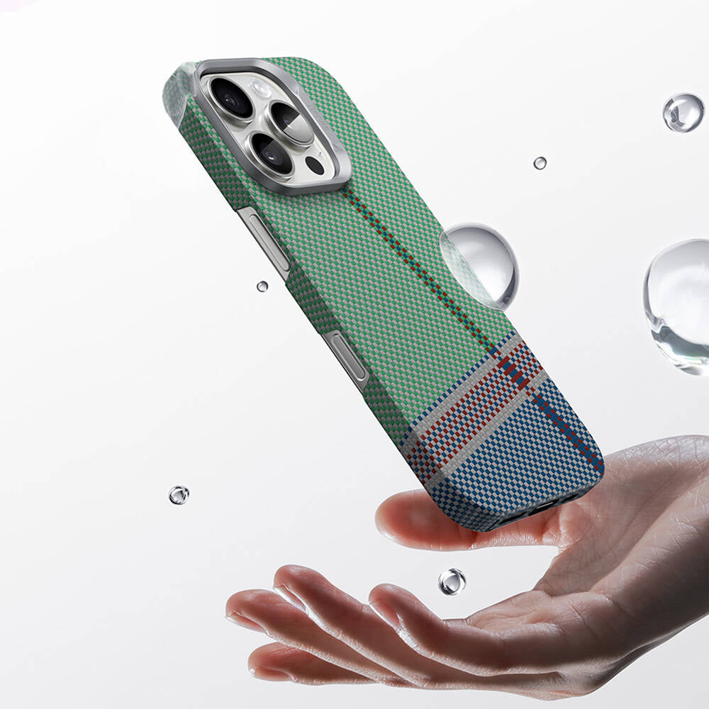 iPhone 15 Pro Kılıf M-safe Şarj Özellikli Karbon Fiber Tasarımlı Benks Passion Green ArmorAir Kevlar Kapak