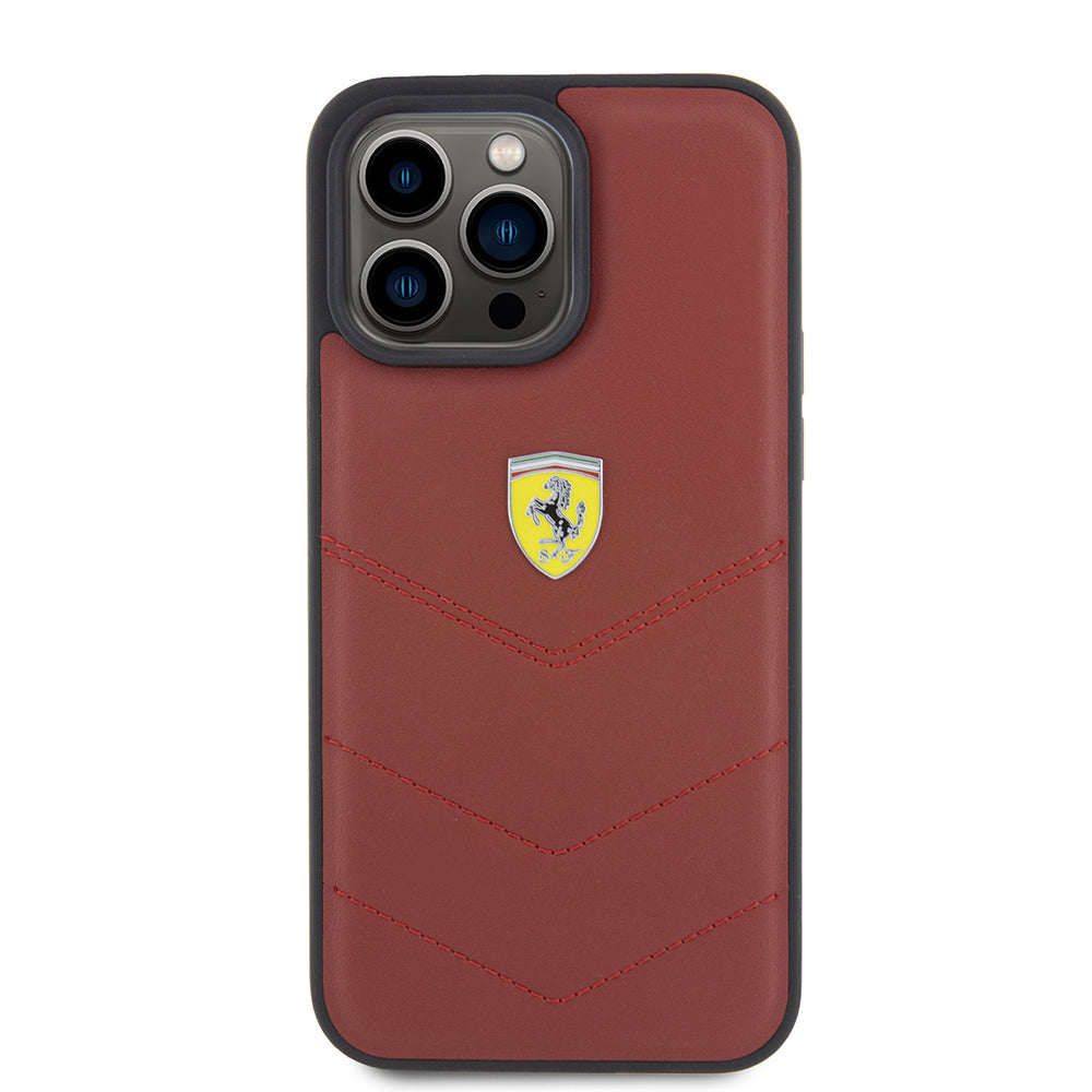 iPhone 15 Pro Max Kılıf Ferrari Orjinal Lisanslı Deri Dikişli Arka Yüzey Metal Logo Tasarımlı Kapak