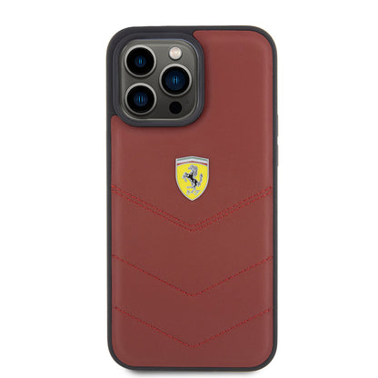 iPhone 15 Pro Max Kılıf Ferrari Orjinal Lisanslı Deri Dikişli Arka Yüzey Metal Logo Tasarımlı Kapak