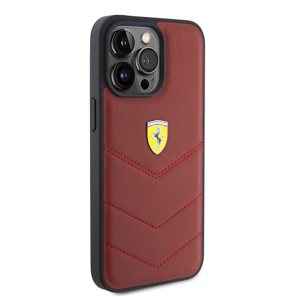iPhone 15 Pro Max Kılıf Ferrari Orjinal Lisanslı Deri Dikişli Arka Yüzey Metal Logo Tasarımlı Kapak