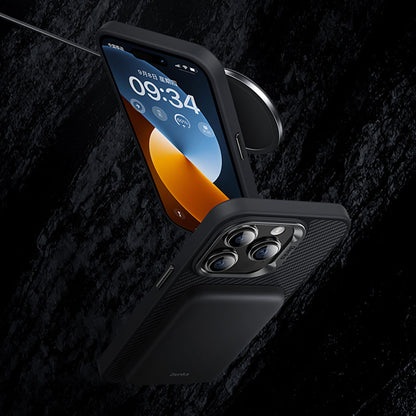 iPhone 15 Pro Max Kılıf Karbon Fiber M-safe Şarj Özellikli Benks Hybrid ArmorPro 600D Kevlar Kapak