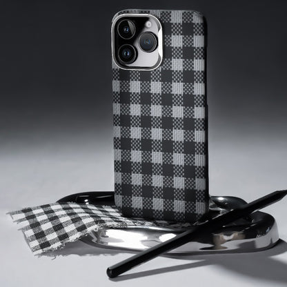 iPhone 15 Pro Max Kılıf M-safe Şarj Özellikli Ekose Tasarımlı Benks ArmorVichy Kevlar Kapak