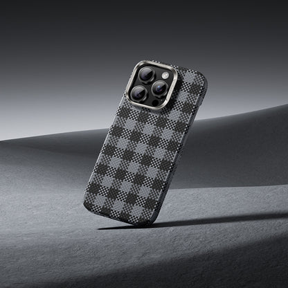 iPhone 15 Pro Max Kılıf M-safe Şarj Özellikli Ekose Tasarımlı Benks ArmorVichy Kevlar Kapak